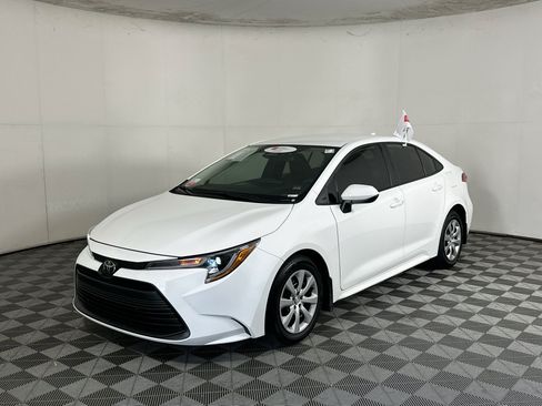 Certified 2025 Toyota Corolla LE FWD image 7