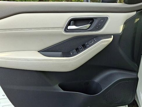 Used 2021 Nissan Rogue SL image 13