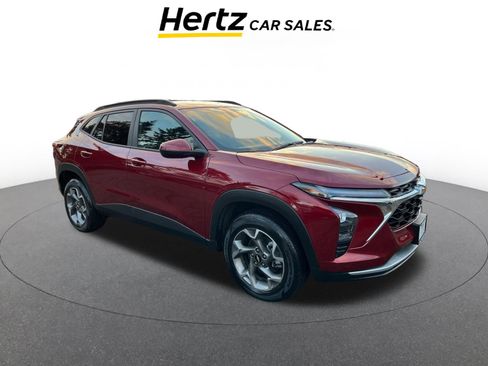 Used 2025 Chevrolet Trax LT image 1