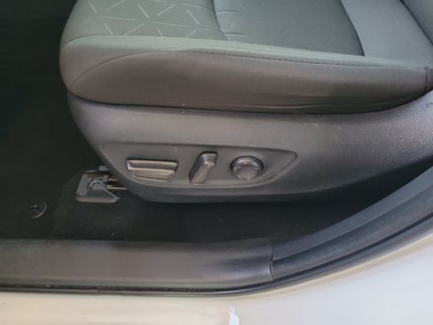 Used 2024 Toyota RAV4 XLE FWD image 8