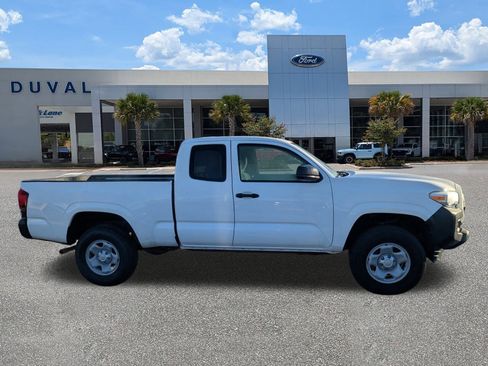 Used 2023 Toyota Tacoma SR image 3