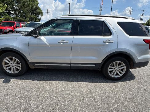 Used 2016 Ford Explorer XLT FWD image 11
