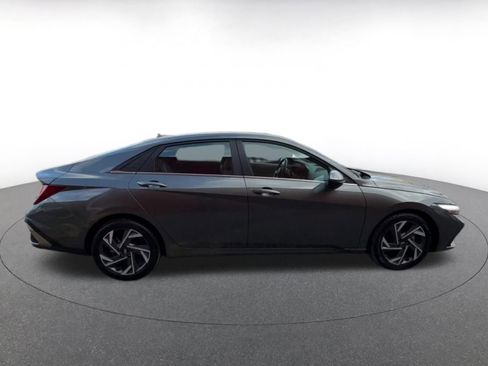 Used 2025 Hyundai Elantra SEL image 16