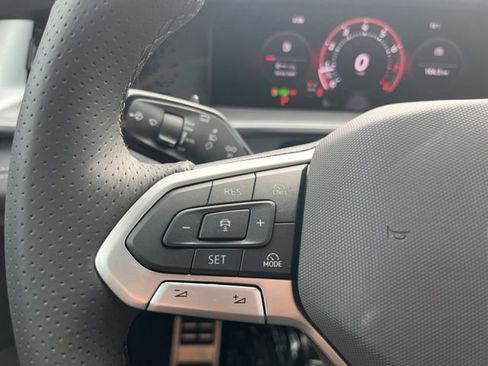 New 2026 Volkswagen Tiguan SE R-Line FWD image 9