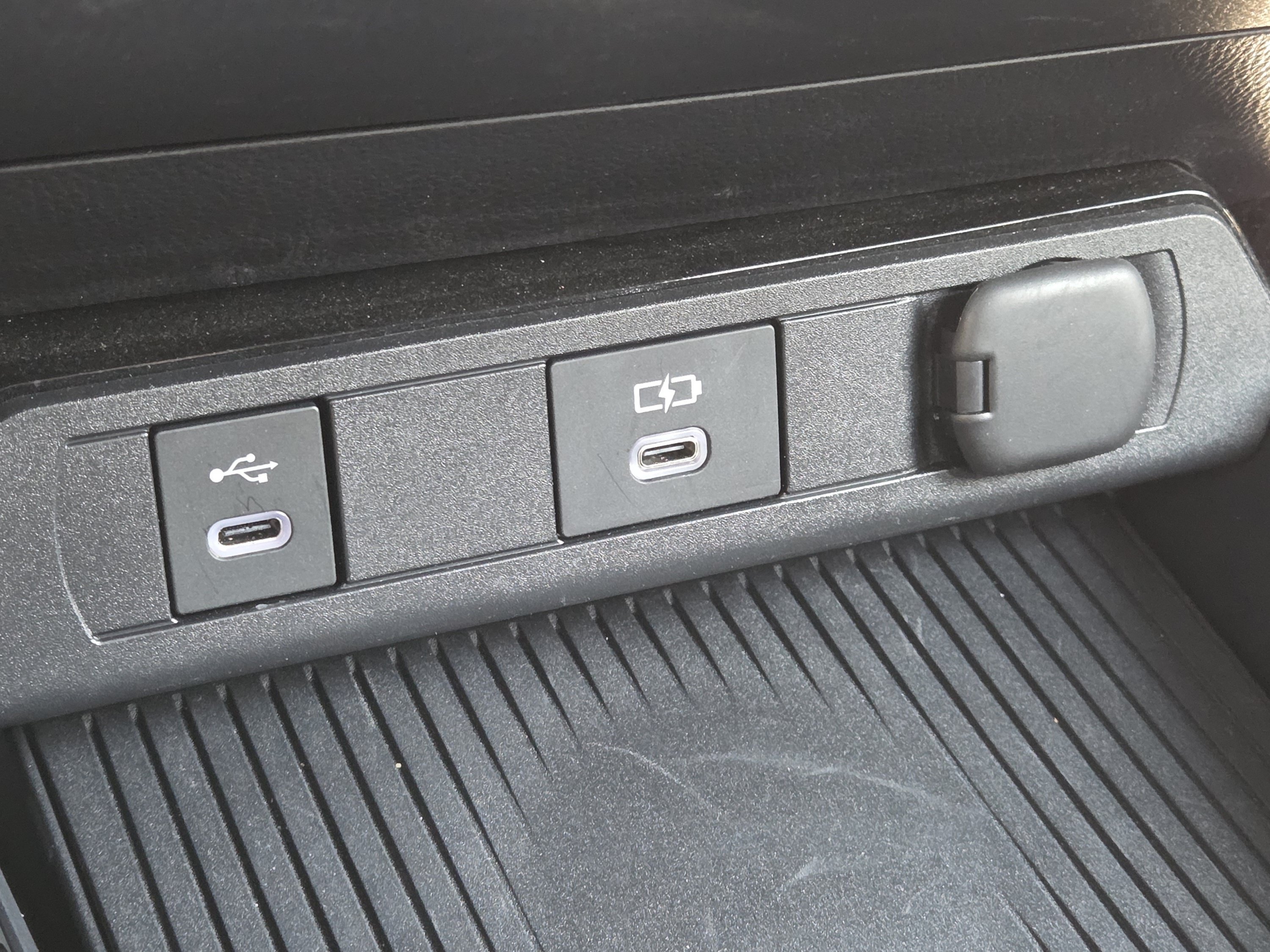 Certified 2026 Toyota Prius Plug-In Hybrid FWD image 35