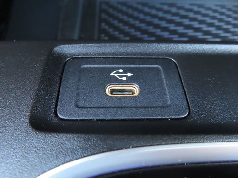 Used 2025 Mercedes-Benz CLA 250 4MATIC image 9