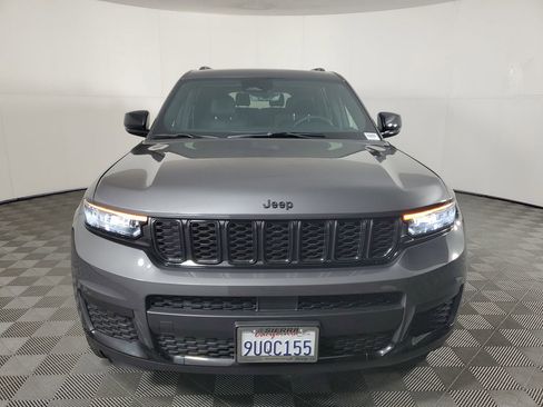 Used 2025 Jeep Grand Cherokee L Altitude image 9