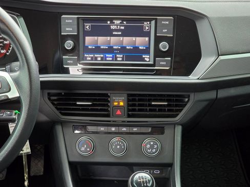 Used 2020 Volkswagen Jetta S image 32