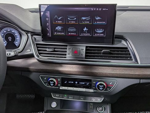 Used 2024 Audi Q5 e Premium Plus w/ Premium Plus Package AWD/4WD image 36
