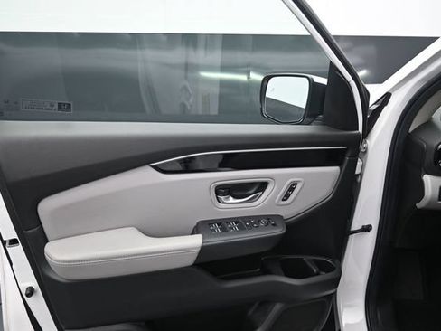 Used 2025 Honda Pilot Touring image 19