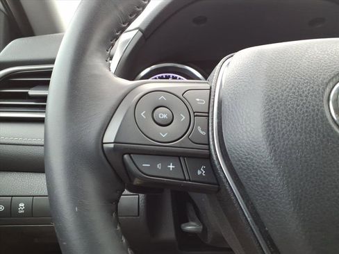 Used 2020 Toyota Camry SE image 16