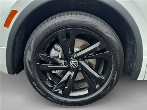 Used 2024 Volkswagen Tiguan SE R-Line FWD image 27