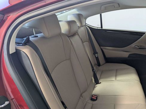 Used 2020 Lexus ES 300h w/ Accessory Package FWD image 29