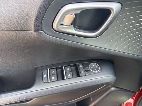 Used 2020 Kia Soul S image 11