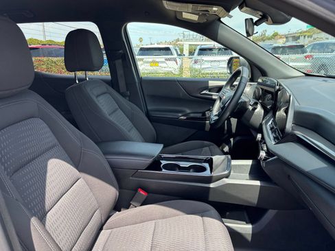 Used 2025 Chevrolet Equinox LT FWD image 32