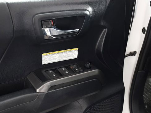 Used 2019 Toyota Tacoma TRD Off-Road AWD/4WD image 15