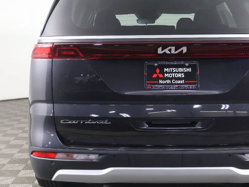 Used 2022 Kia Carnival LX FWD image 15