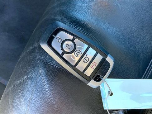 Used 2020 Ford Explorer Platinum w/ Premium Technology Package image 15