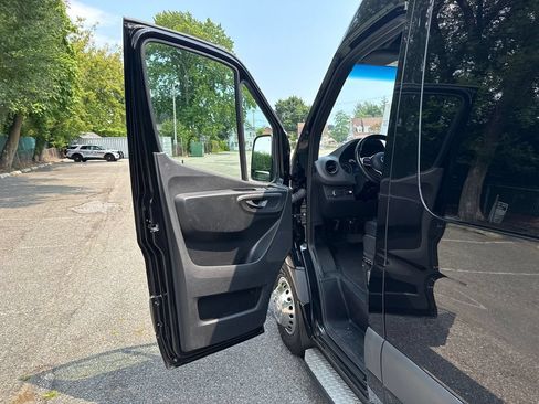 Used 2022 Mercedes-Benz Sprinter 3500 image 14