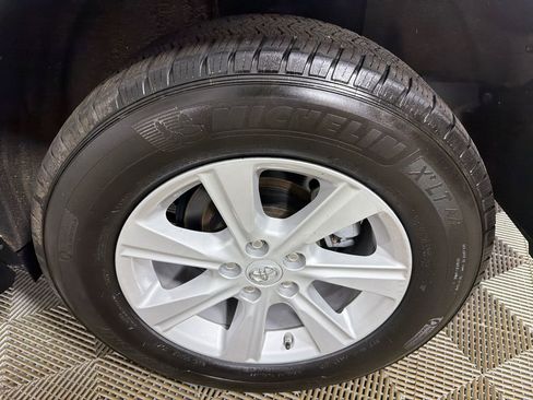 Used 2013 Toyota Highlander Plus image 19