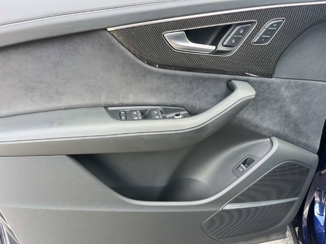 Used 2023 Audi SQ7 Prestige AWD/4WD image 30