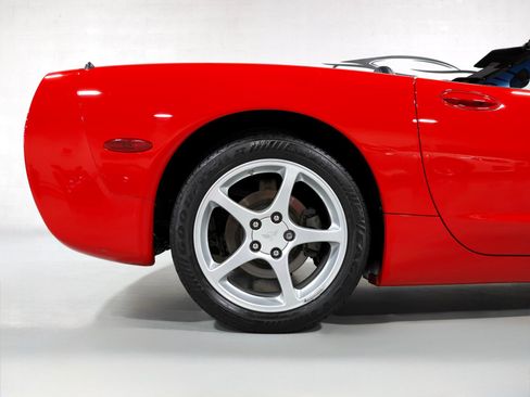 Used 2004 Chevrolet Corvette Convertible w/ Preferred Equipment Group RWD image 45