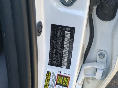 Used 2025 Toyota Camry SE image 34