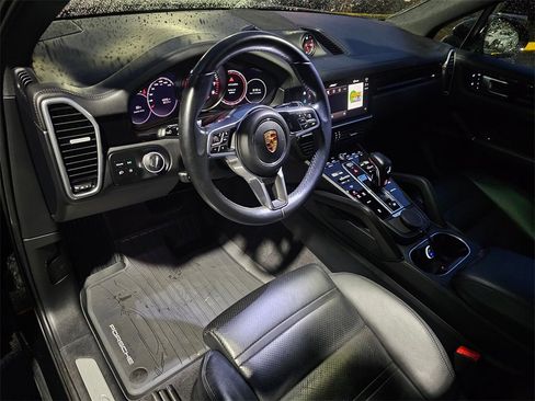 Used 2022 Porsche Cayenne image 20