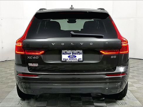 Used 2022 Volvo XC60 B5 Momentum image 4