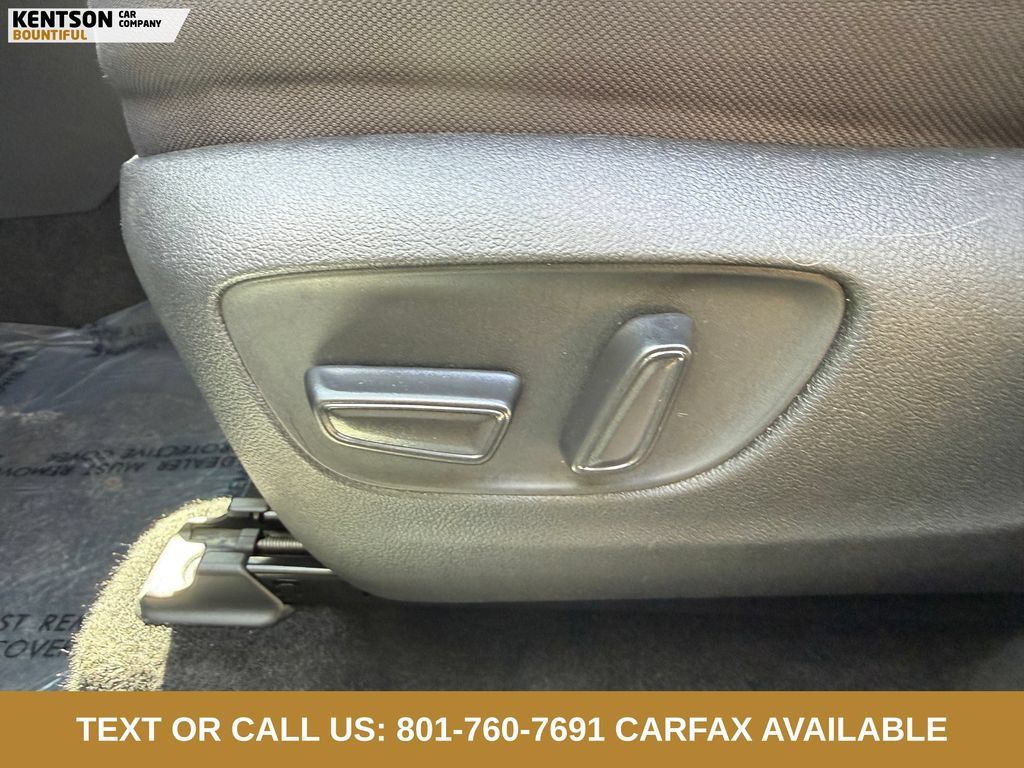 Used 2025 Toyota Highlander LE AWD/4WD image 29