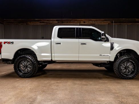 Used 2022 Ford F250 Platinum w/ FX4 Off-Road Package image 10