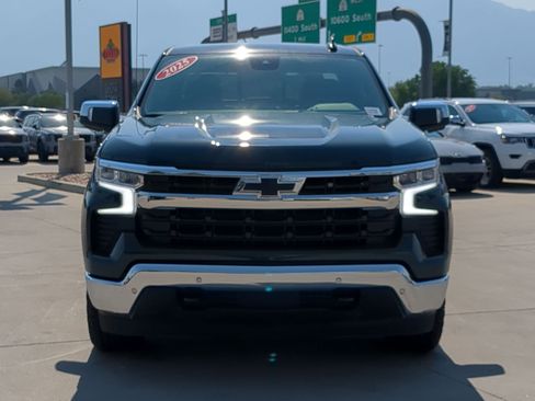 Used 2025 Chevrolet Silverado 1500 LT AWD/4WD image 9