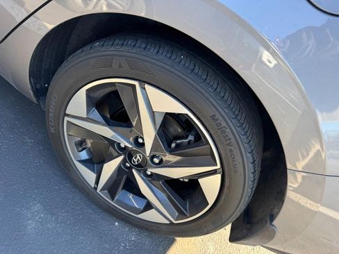 Used 2022 Hyundai Elantra Limited image 4