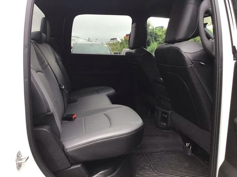 Used 2022 RAM 2500 Tradesman w/ Chrome Appearance Group AWD/4WD image 4