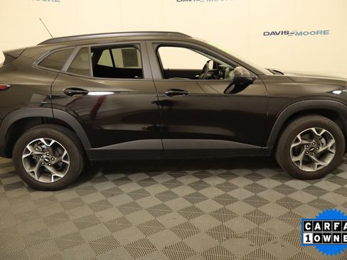 Used 2025 Chevrolet Trax LT FWD image 5