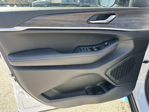 New 2026 Jeep Grand Cherokee Altitude AWD/4WD image 18