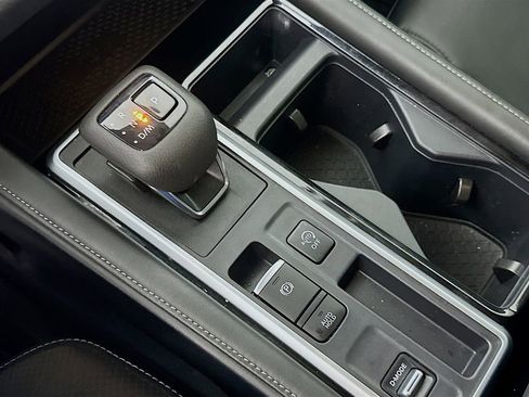 Used 2024 Nissan Pathfinder SL image 34