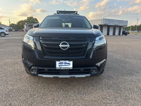 Used 2023 Nissan Pathfinder SL w/ Lighting Package (N92) image 8