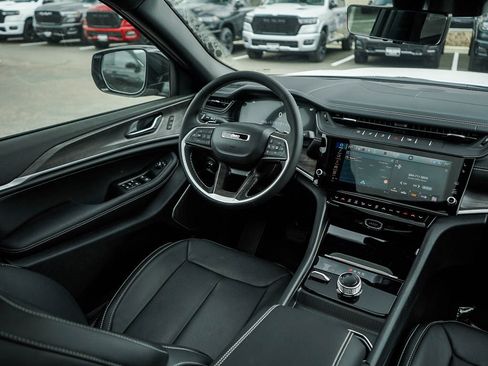 New 2026 Jeep Grand Cherokee L Limited AWD/4WD image 16