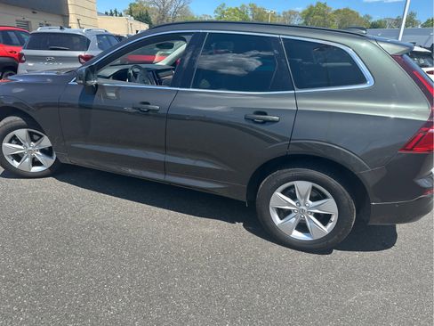 Used 2022 Volvo XC60 B5 Momentum AWD/4WD image 5