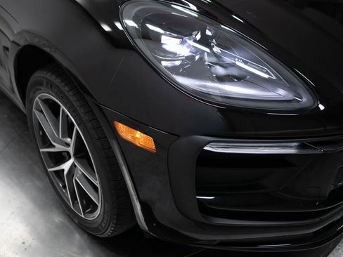 Certified 2024 Porsche Macan image 12
