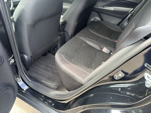 Used 2021 Nissan Kicks S FWD image 9