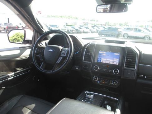 Used 2019 Ford Expedition Limited w/ Equipment Group 302A AWD/4WD image 28