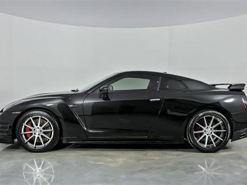 Used 2012 Nissan GT-R Black Edition AWD/4WD image 8