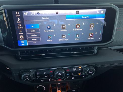 Used 2025 Jeep Gladiator Rubicon w/ Convenience Group image 29