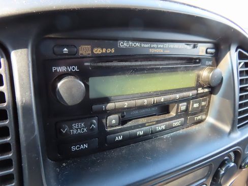 Used 2005 Toyota Sequoia SR5 image 21