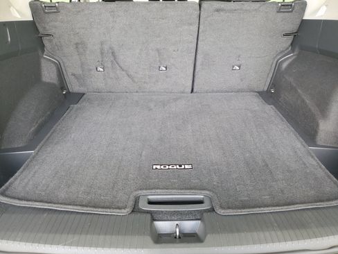 Used 2025 Nissan Rogue SV FWD image 9