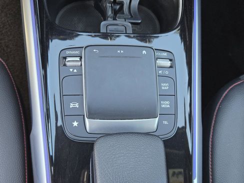Used 2022 Mercedes-Benz GLB 250 image 11