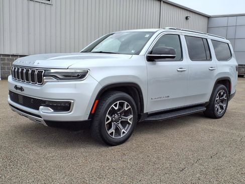 Used 2023 Jeep Wagoneer Series III w/ Preferred Equipment Group image 3