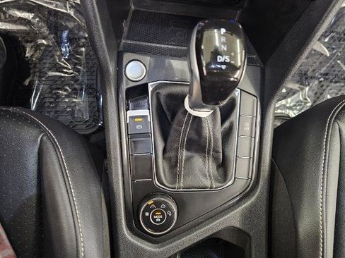 Used 2024 Volkswagen Tiguan Wolfsburg Edition image 20